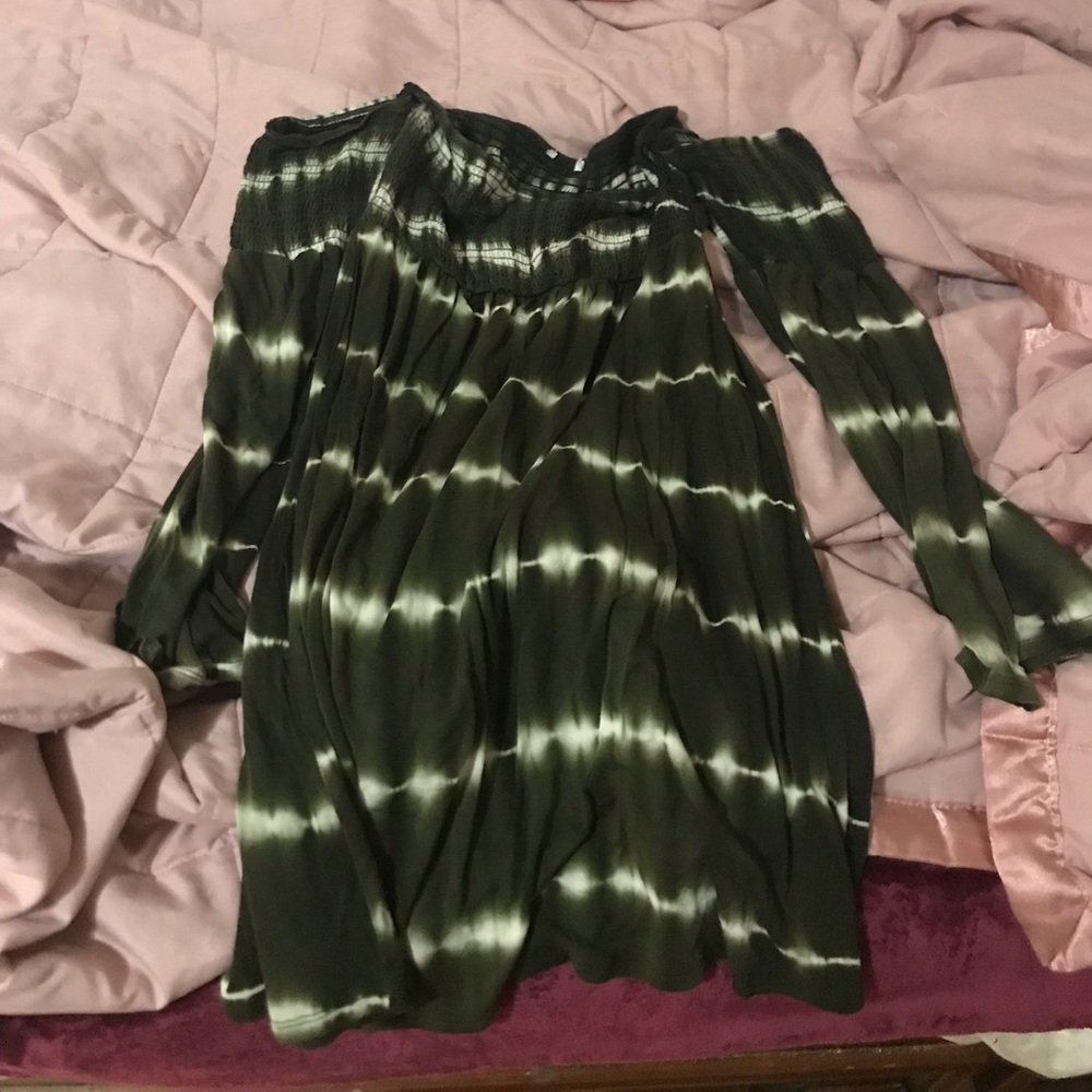 Green romper. - Picture 2 of 6